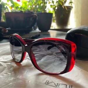 Chanel red sunglasses, never worn, with case